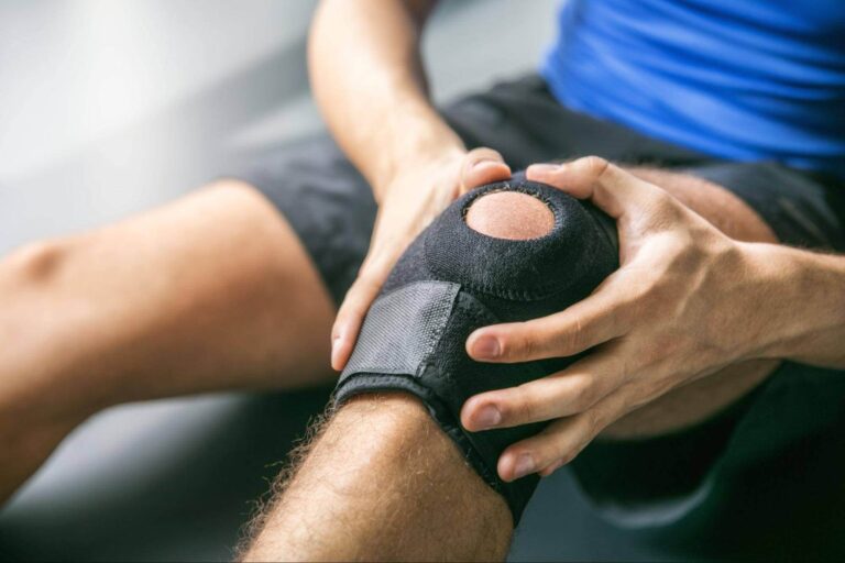 Knee brace supporting an ACL or PCL sprain